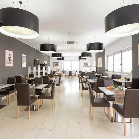 Aurora 利尼亚诺萨比亚多罗