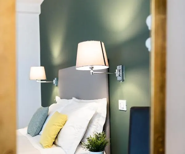 Aurora لينانو سابيادورو